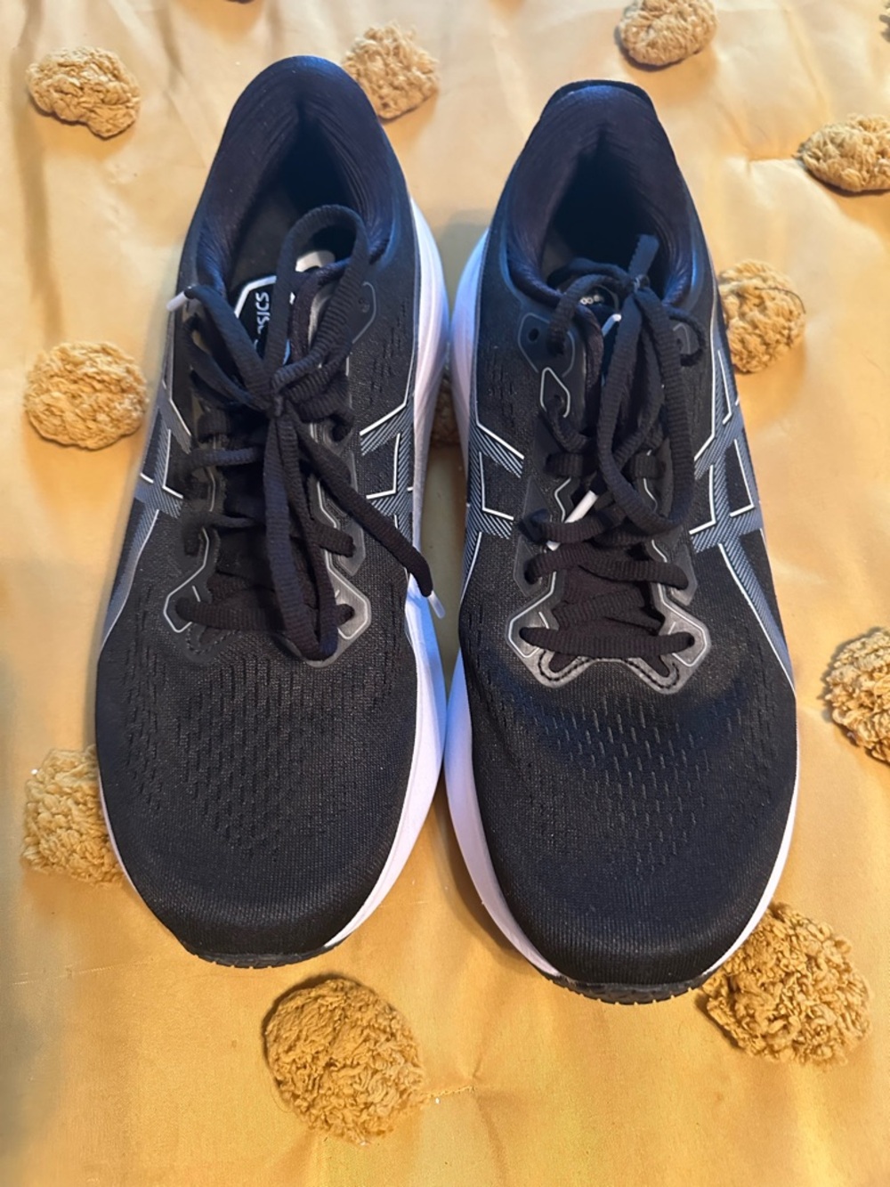 Asics Black and White Women’s Athletic Running Shoes-like new